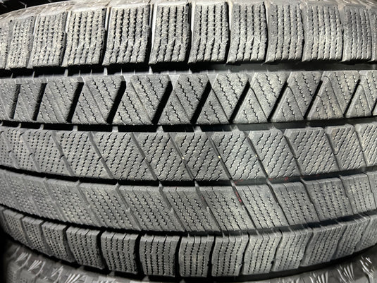 T-040ブリヂストンﾌﾞﾘｻﾞｯｸ　VRX3205/50Ｒ17 スタッドレス