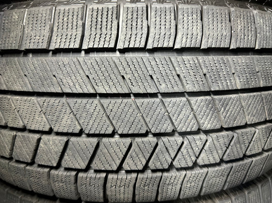 T-040ブリヂストンﾌﾞﾘｻﾞｯｸ　VRX3205/50Ｒ17 スタッドレス