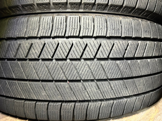 T-040ブリヂストンﾌﾞﾘｻﾞｯｸ　VRX3205/50Ｒ17 スタッドレス