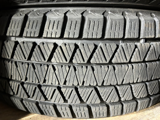 T-045ブリヂストンﾌﾞﾘｻﾞｯｸ　DM-V3225/55Ｒ18 スタッドレス