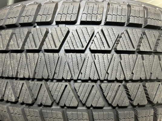 T-060ブリヂストンﾌﾞﾘｻﾞｯｸ　DM-V3225/55Ｒ18 スタッドレス