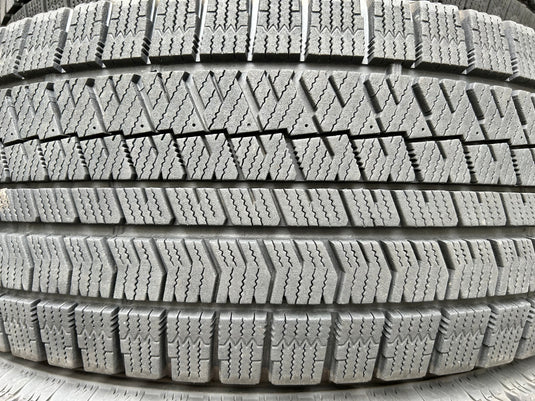 T-043ブリヂストンﾌﾞﾘｻﾞｯｸ　VRX2225/55Ｒ17 スタッドレス