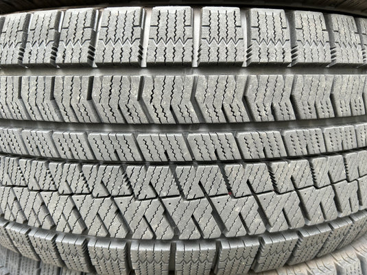 T-043ブリヂストンﾌﾞﾘｻﾞｯｸ　VRX2225/55Ｒ17 スタッドレス