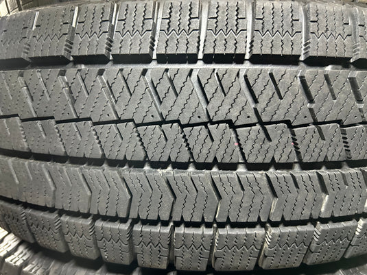 T-036ブリヂストンﾌﾞﾘｻﾞｯｸ　VRX2215/65Ｒ16 スタッドレス