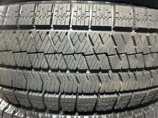 T-036ブリヂストンﾌﾞﾘｻﾞｯｸ　VRX2215/65Ｒ16 スタッドレス