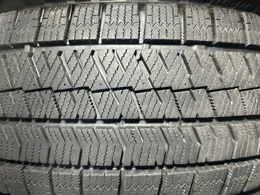 T-036ブリヂストンﾌﾞﾘｻﾞｯｸ　VRX2215/65Ｒ16 スタッドレス