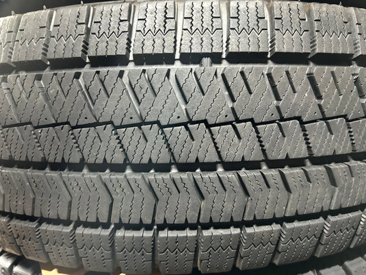 T-036ブリヂストンﾌﾞﾘｻﾞｯｸ　VRX2215/65Ｒ16 スタッドレス