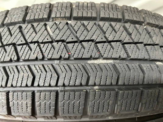 T-015ブリヂストンﾌﾞﾘｻﾞｯｸ　VRX2155/65Ｒ14 スタッドレス