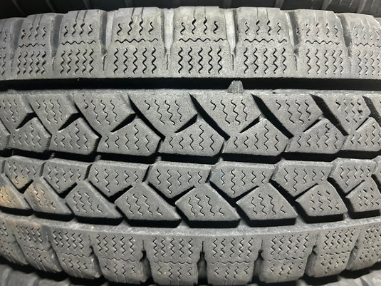 T-033ブリヂストンﾌﾞﾘｻﾞｯｸ　VL1195/80Ｒ15 スタッドレス