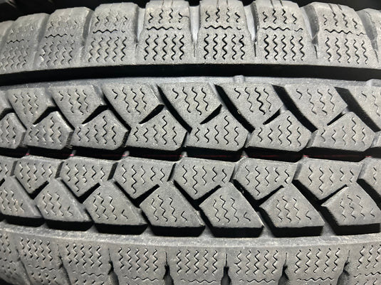 T-033ブリヂストンﾌﾞﾘｻﾞｯｸ　VL1195/80Ｒ15 スタッドレス