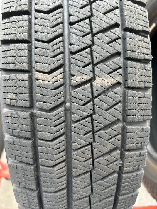 T-079ブリヂストンﾌﾞﾘｻﾞｯｸ　VRX2165/70Ｒ14 スタッドレス