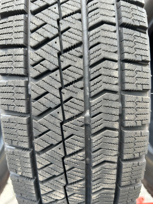 T-079ブリヂストンﾌﾞﾘｻﾞｯｸ　VRX2165/70Ｒ14 スタッドレス