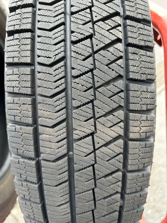 T-079ブリヂストンﾌﾞﾘｻﾞｯｸ　VRX2165/70Ｒ14 スタッドレス