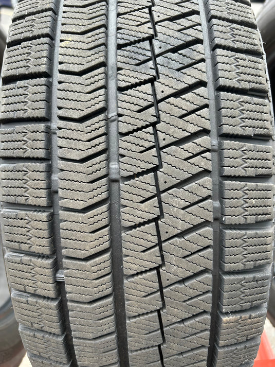 T-082ブリヂストンﾌﾞﾘｻﾞｯｸ　VRX2205/55Ｒ16 スタッドレス