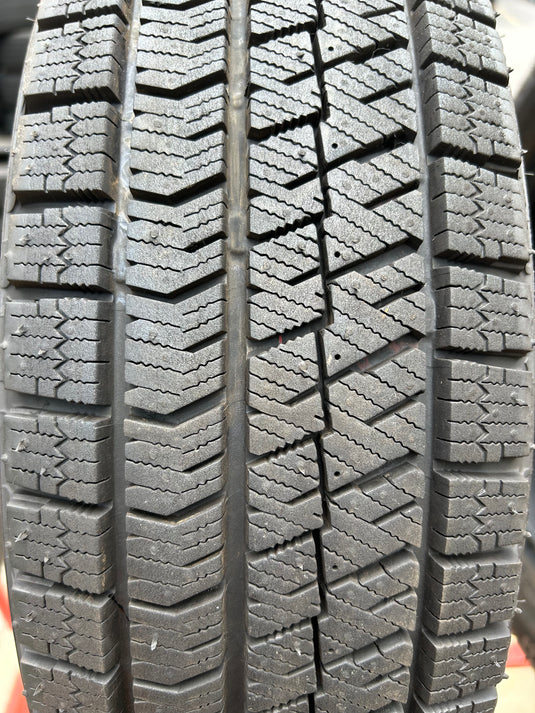 T-089ブリヂストンﾌﾞﾘｻﾞｯｸ　VRX2175/65Ｒ15 スタッドレス