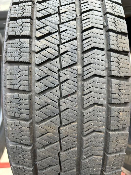 T-089ブリヂストンﾌﾞﾘｻﾞｯｸ　VRX2175/65Ｒ15 スタッドレス