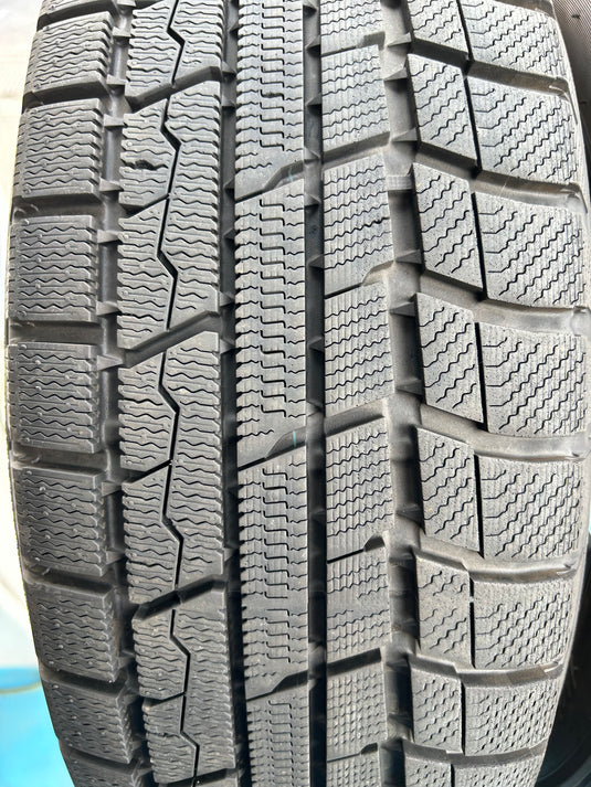 T-102トーヨーｳｨﾝﾀｰﾄﾗﾝﾊﾟｽTX215/65Ｒ16 スタッドレス