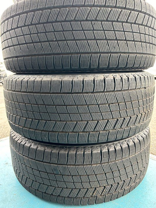 F17-0027ブリヂストンﾌﾞﾘｻﾞｯｸ　VRX3225/55Ｒ17スタッドレス