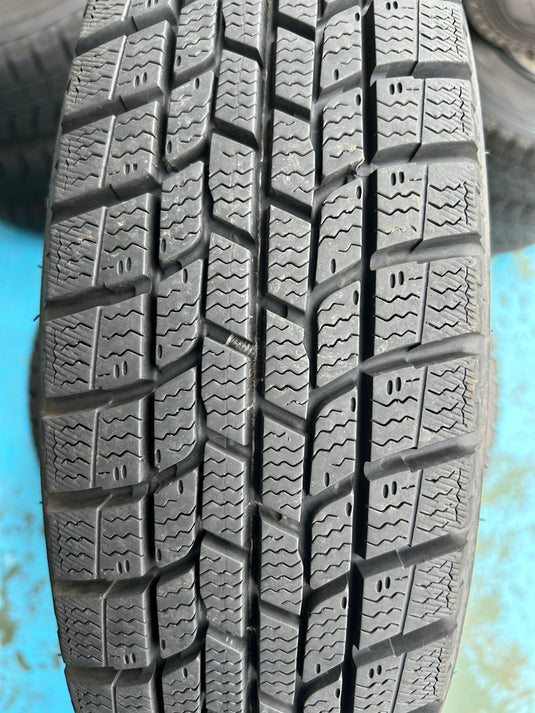 K13-0018グッドイヤーｱｲｽﾅﾋﾞ　6155/70Ｒ13スタッドレス