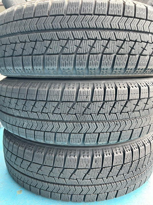 K15-0031ブリヂストンﾌﾞﾘｻﾞｯｸ　VRX165/60Ｒ15スタッドレス