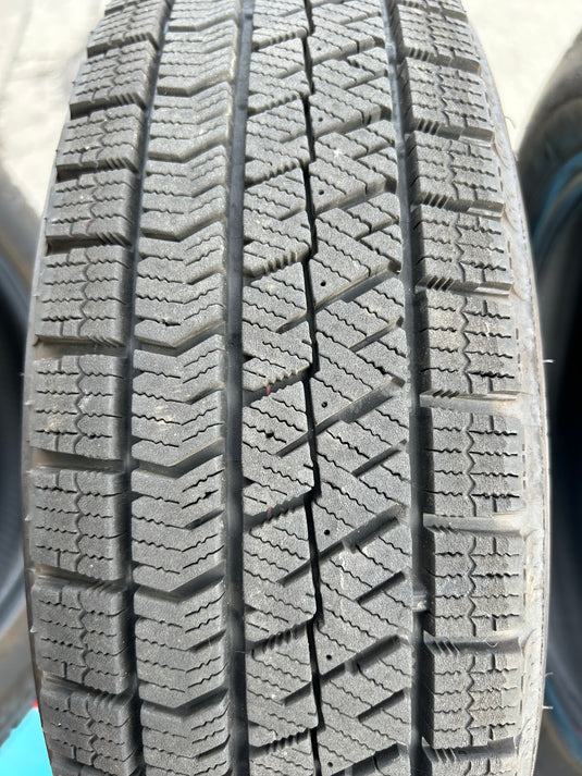 T-114ブリヂストンﾌﾞﾘｻﾞｯｸ　VRX2155/65Ｒ14 スタッドレス