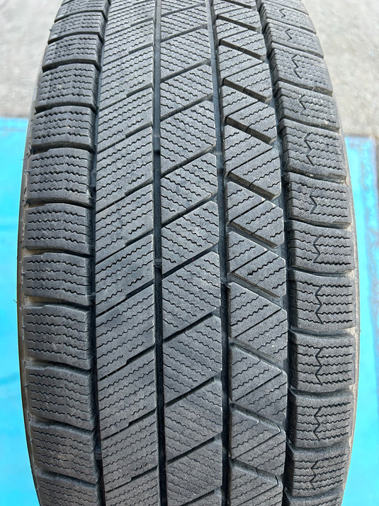 F16-0039ブリヂストンﾌﾞﾘｻﾞｯｸ　VRX3195/60Ｒ16スタッドレス