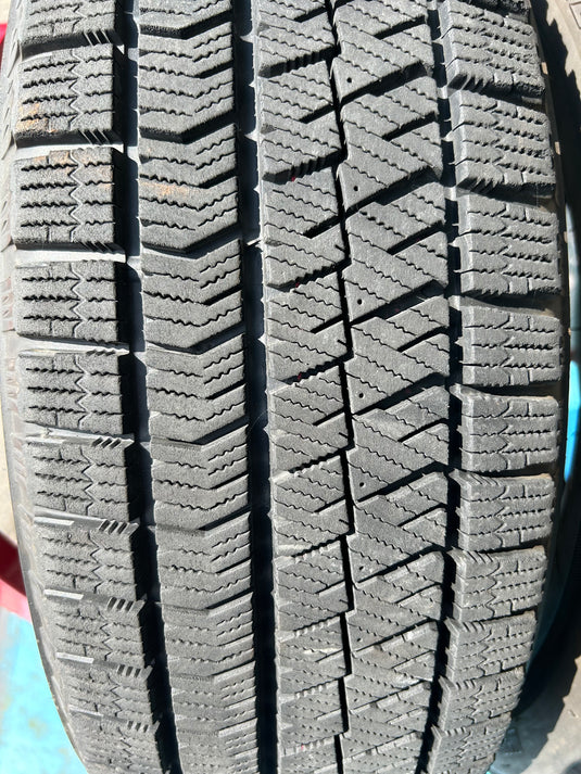 T-122ブリヂストンﾌﾞﾘｻﾞｯｸ　VRX2　ﾁﾗｼ195/65Ｒ15 スタッドレス