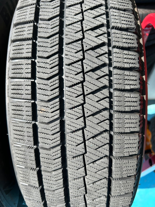 T-122ブリヂストンﾌﾞﾘｻﾞｯｸ　VRX2　ﾁﾗｼ195/65Ｒ15 スタッドレス