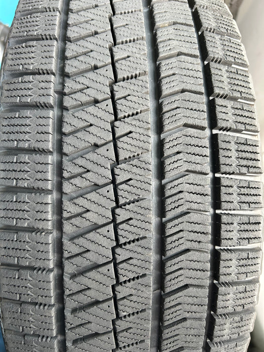 F17-0030ブリヂストンﾌﾞﾘｻﾞｯｸ　VRX2215/55Ｒ17スタッドレス