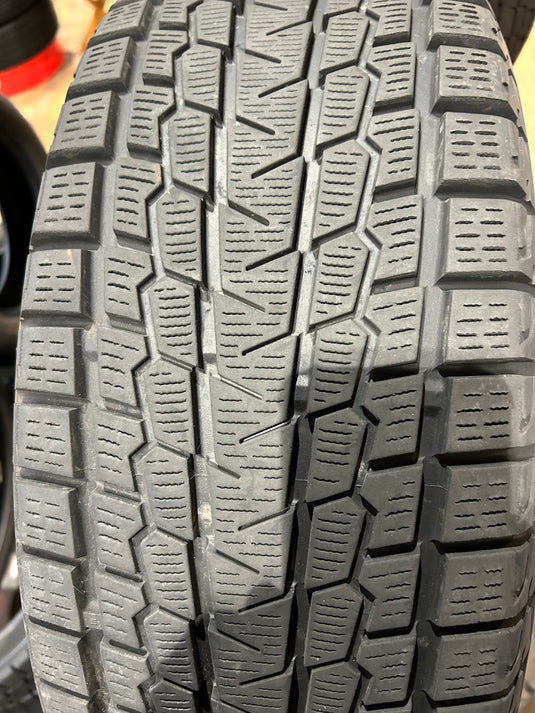 SUV-0041ヨコハマｱｲｽｶﾞｰﾄﾞ　G075235/60Ｒ18スタッドレス