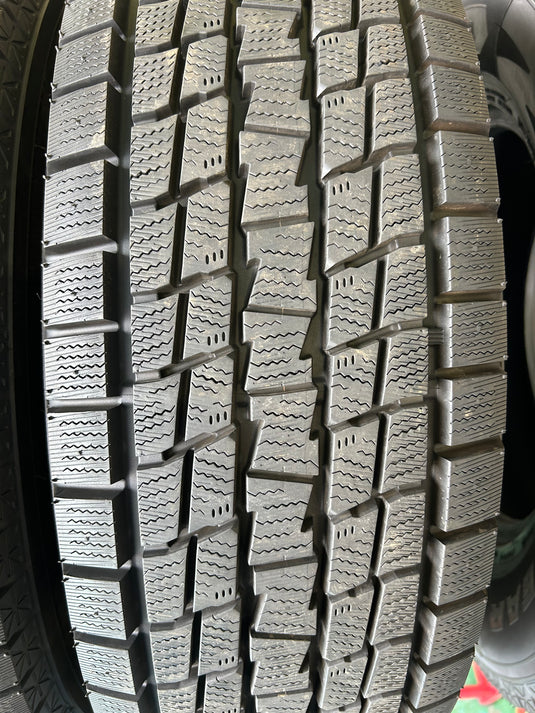 T-127グッドイヤーｱｲｽﾅﾋﾞ　SUV235/70Ｒ16 スタッドレス