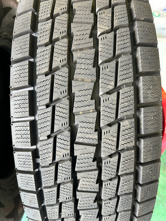 T-127グッドイヤーｱｲｽﾅﾋﾞ　SUV235/70Ｒ16 スタッドレス