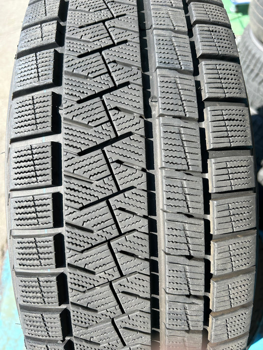 SUV-0042ピレリｱｲｽ　ｱｼﾝﾒﾄﾘｺﾌﾟﾗｽ225/65Ｒ15スタッドレス