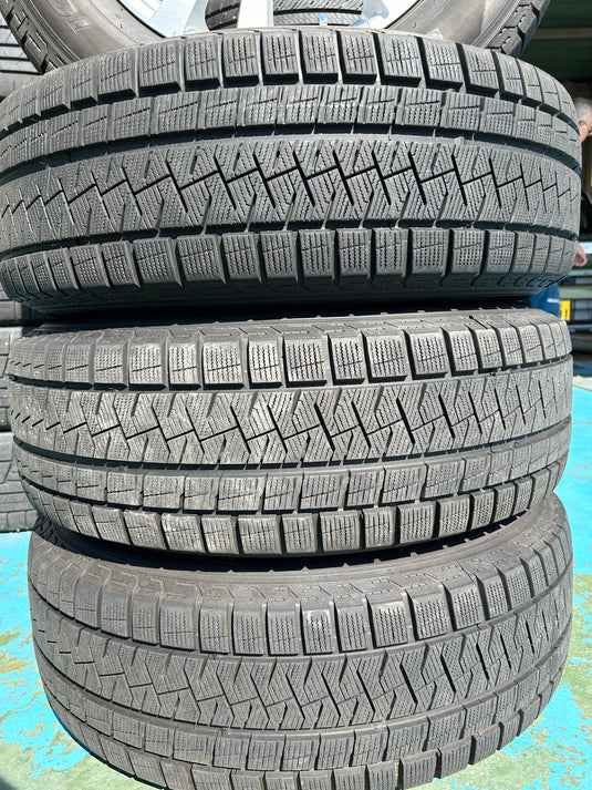 SUV-0042ピレリｱｲｽ　ｱｼﾝﾒﾄﾘｺﾌﾟﾗｽ225/65Ｒ15スタッドレス