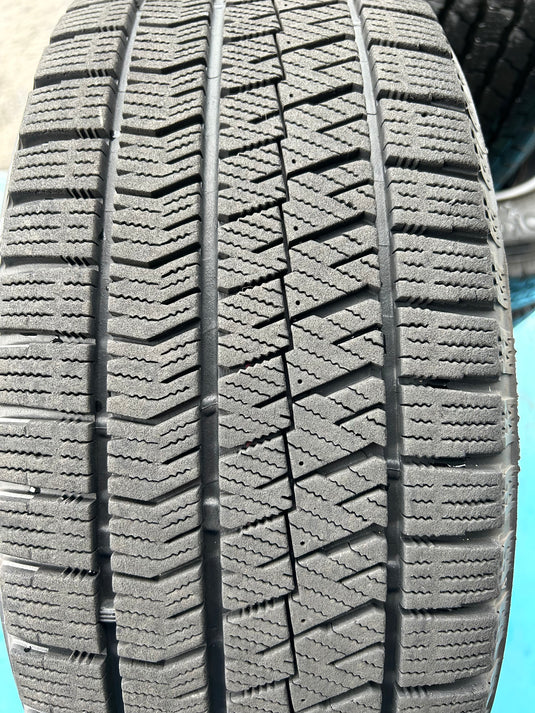 F16-0041ブリヂストンﾌﾞﾘｻﾞｯｸ　VRX2195/50Ｒ16スタッドレス