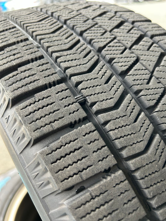 F16-0041ブリヂストンﾌﾞﾘｻﾞｯｸ　VRX2195/50Ｒ16スタッドレス