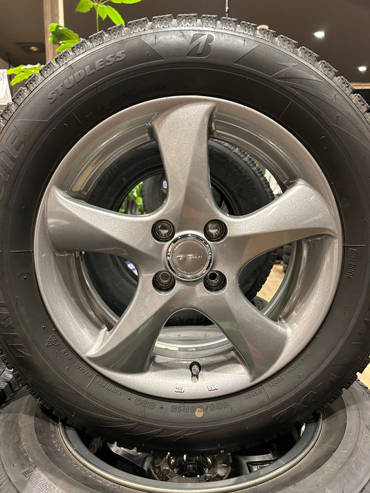 F15-0057ブリヂストンﾌﾞﾘｻﾞｯｸ　VRX2185/65Ｒ15スタッドレス