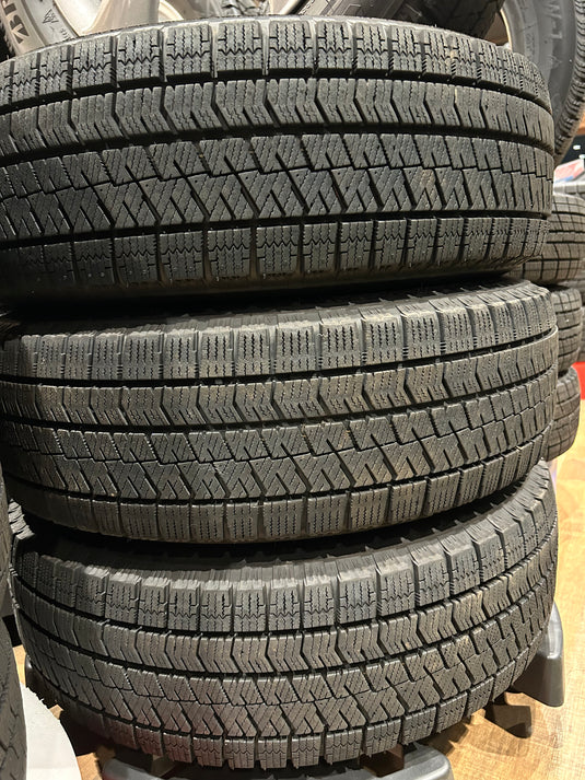 F15-0057ブリヂストンﾌﾞﾘｻﾞｯｸ　VRX2185/65Ｒ15スタッドレス