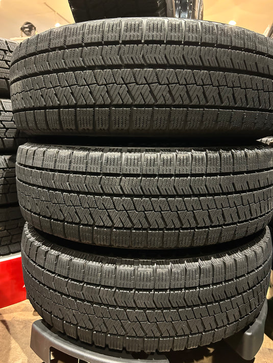 F15-0058ブリヂストンﾌﾞﾘｻﾞｯｸ　VRX2185/65Ｒ15スタッドレス