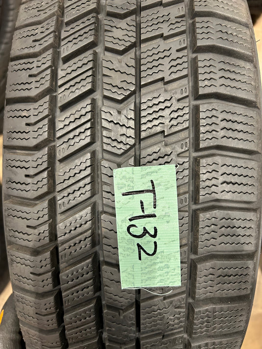 T-132グッドイヤーｱｲｽﾅﾋﾞ8195/60Ｒ17 スタッドレス