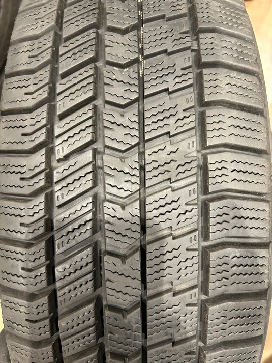 T-132グッドイヤーｱｲｽﾅﾋﾞ8195/60Ｒ17 スタッドレス