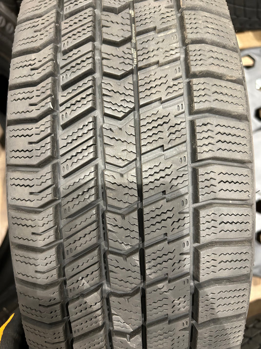 T-132グッドイヤーｱｲｽﾅﾋﾞ8195/60Ｒ17 スタッドレス