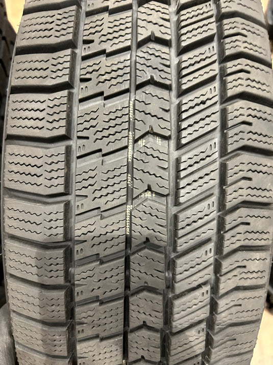 T-132グッドイヤーｱｲｽﾅﾋﾞ8195/60Ｒ17 スタッドレス