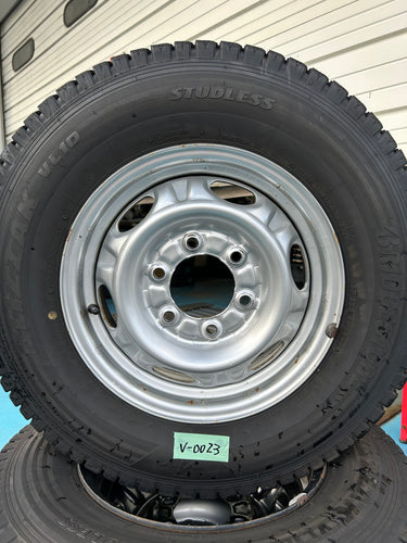 V-0024 ブリヂストン スタッドレス ﾌﾞﾘｻﾞｯｸ　VL10 195/80Ｒ15