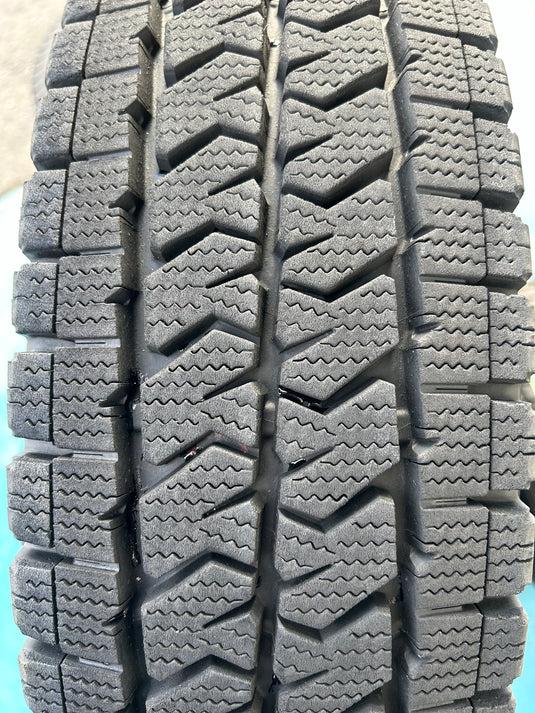 V-0024 ブリヂストン スタッドレス ﾌﾞﾘｻﾞｯｸ　VL10 195/80Ｒ15