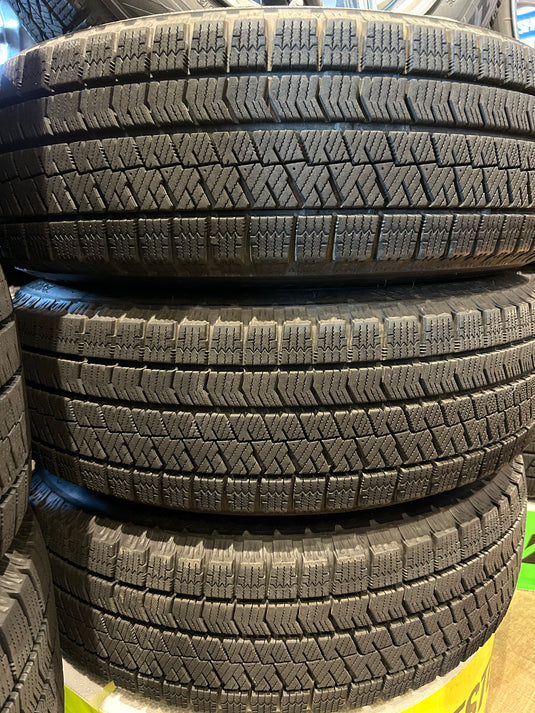 F15-0059ブリヂストンﾌﾞﾘｻﾞｯｸ　VRX2175/65Ｒ15スタッドレス