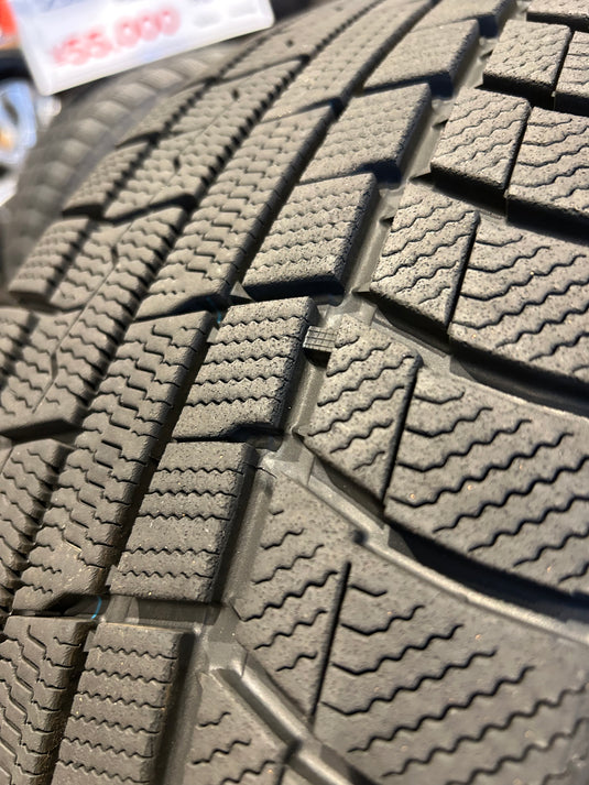 F17-0033トーヨーｳｨﾝﾀｰﾄﾗﾝﾊﾟｽ215/60Ｒ17スタッドレス