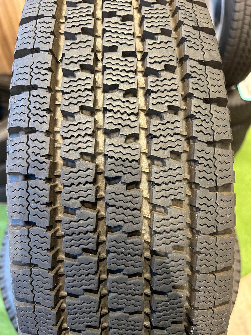 ギャラリービューアに画像をロードする, V-0025トーヨーDELVEX195/80Ｒ15スタッドレス
