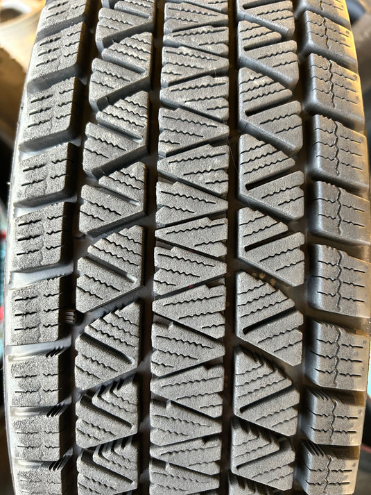 T-146ブリヂストンﾌﾞﾘｻﾞｯｸ　DM-V3175/80Ｒ16 スタッドレス