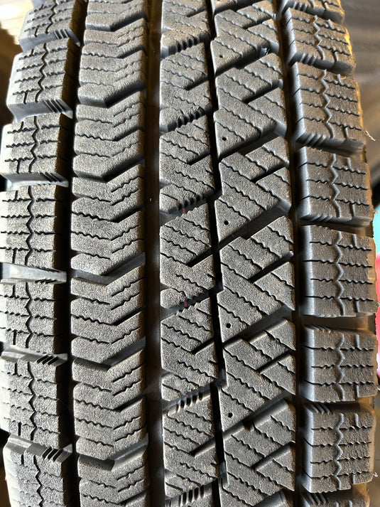 T-147ブリヂストンﾌﾞﾘｻﾞｯｸ　VRX2155/80Ｒ13スタッドレス